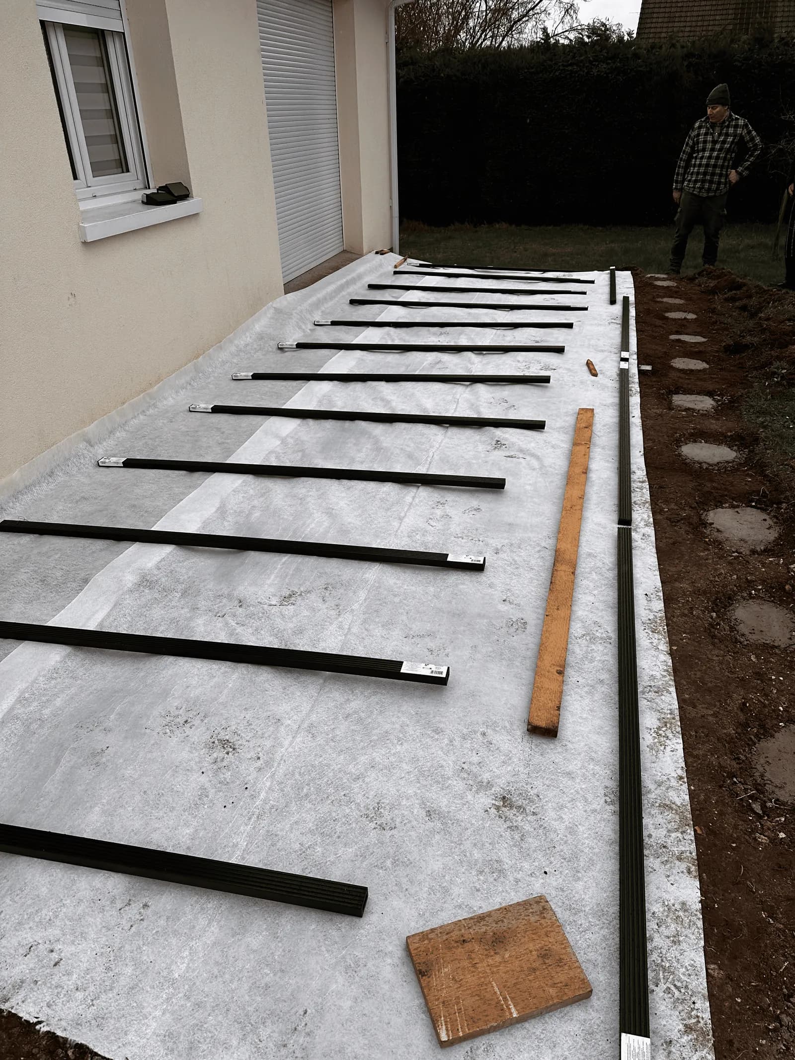 Structure lambourdes métalliques pour terrasse