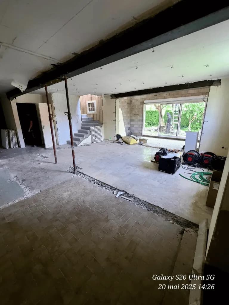 Chantier en cours — poutres IPN et démolition